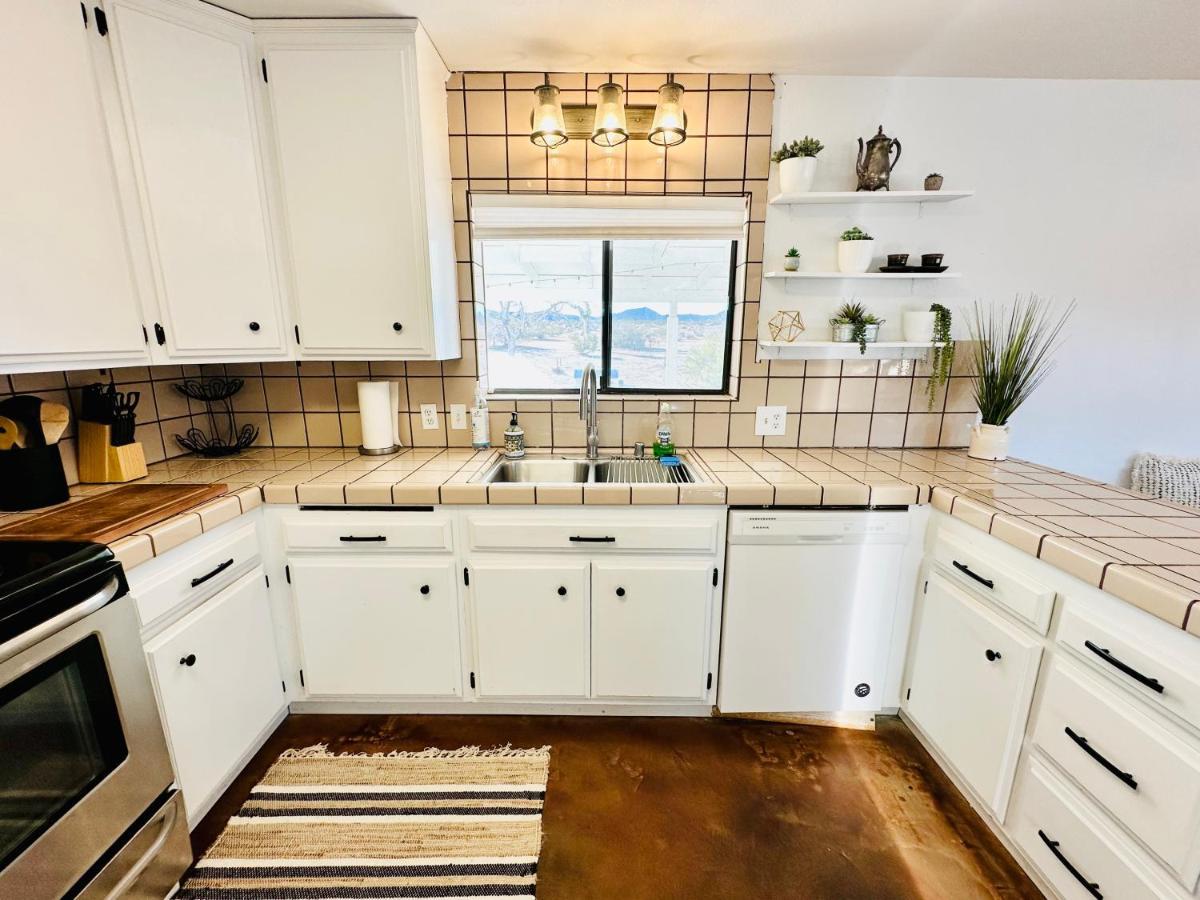 Ravens Nest Ranch, Fire Pit , Views, Near Jt Park! Villa Joshua Tree Exterior foto